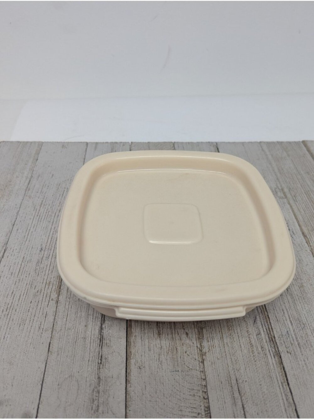 Rubbermaid 2 Cup Storage Container #2243 Square Servin Saver Almond - B